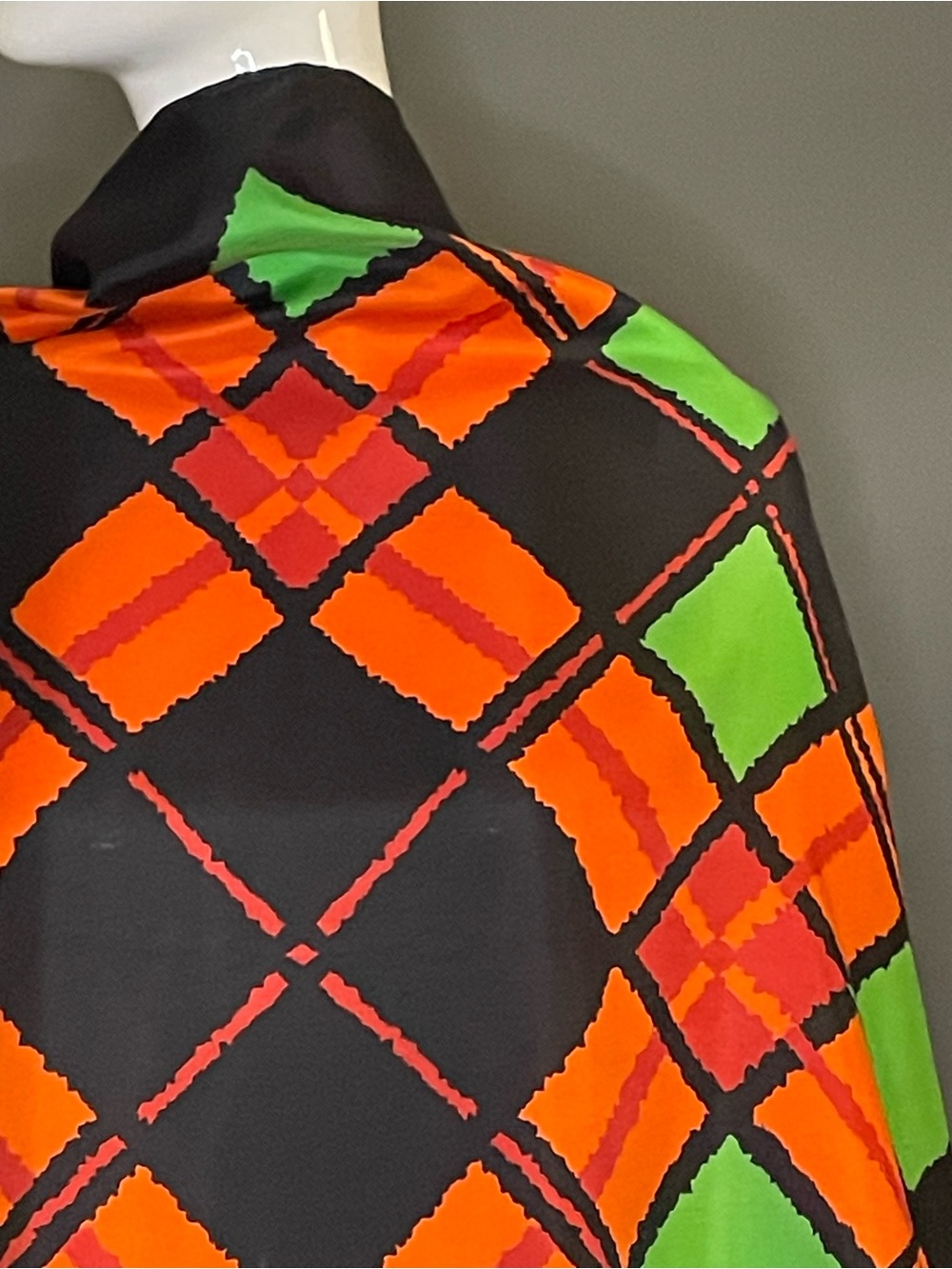 Gorg Vintage Echo Silk Scarf Bold Print Large 31 In Excellent Condition - Picture 6 of 9